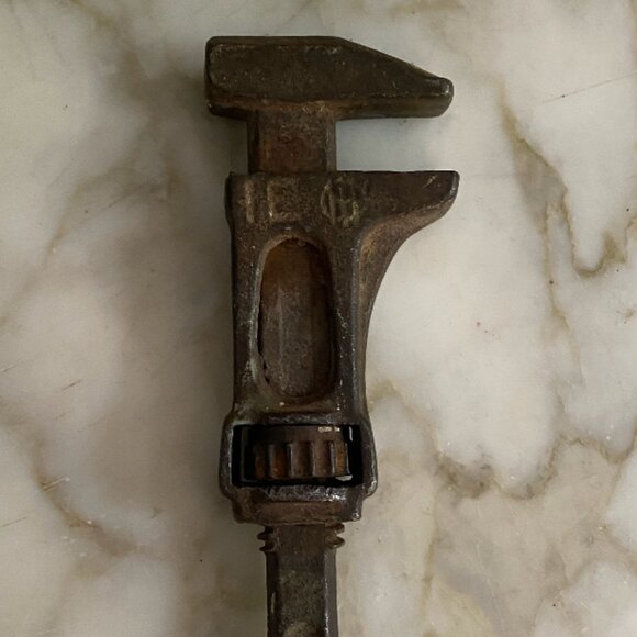 Antique 1800s WORKING Wrench Tool Cast Iron HEAVY - Picture 2 of 2